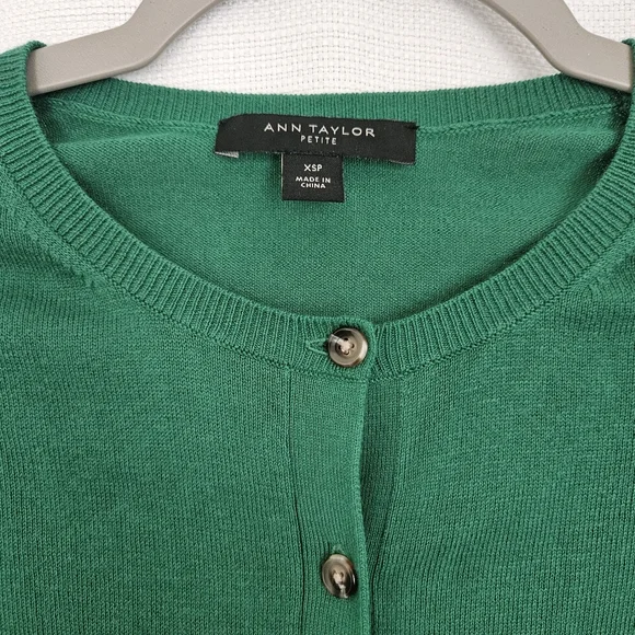 Button-Up Cardigan Green sweater Lightweight - Picture 3 of 6